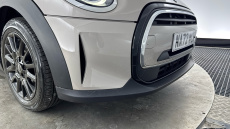 MINI Hatchback 1.5 Cooper Classic 5dr Auto [Nav Pack] Petrol Hatchback